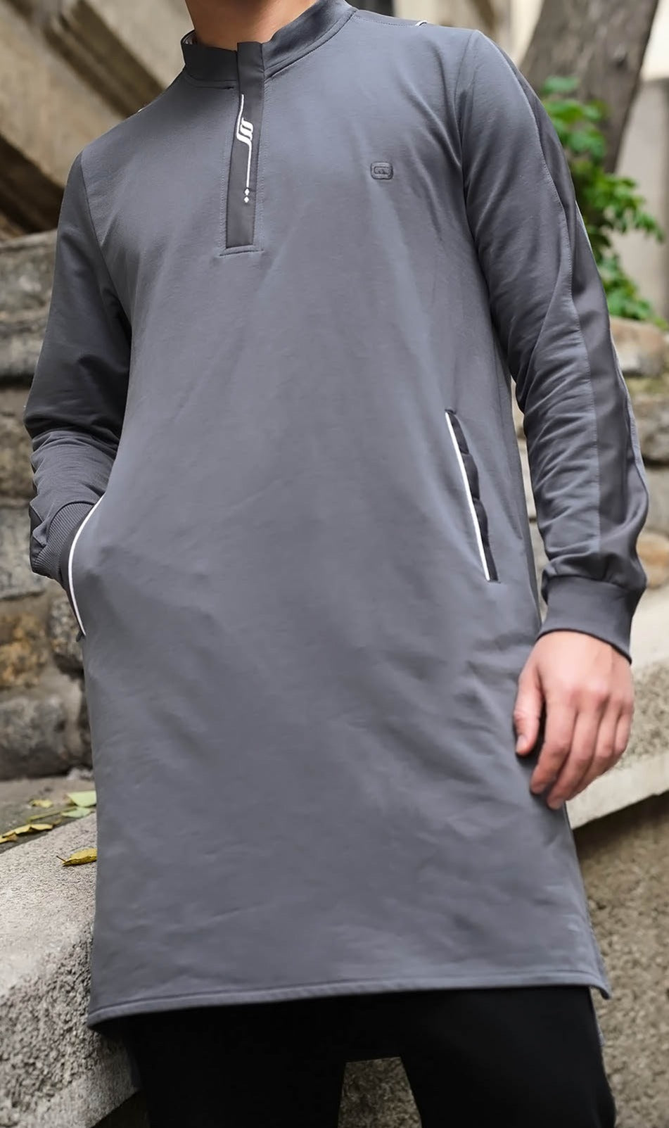 Muslim Men’s Short Jubba Kamisweat Subtil QL in Dark Grey and White  MOOMENN Men Clothing  Faithful Nutrition